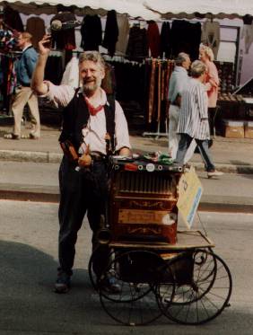 Drehorgel-Rolf (JPG, 21 kB)